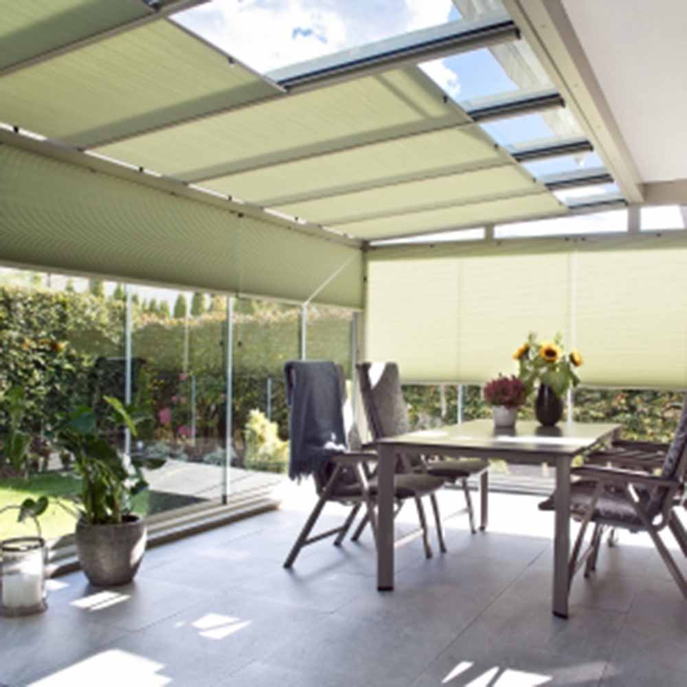 Plafond Wabenplissee an einem Glasdach